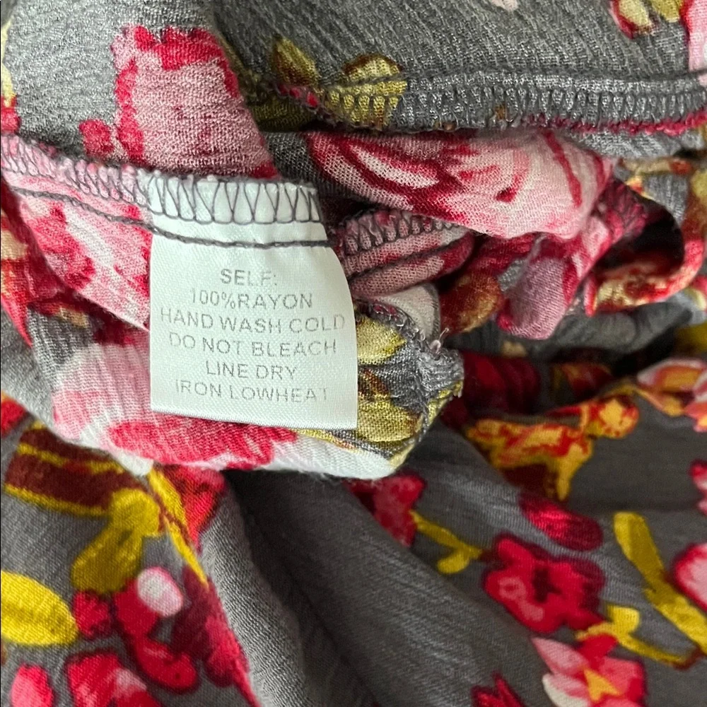 Bluivy Floral Off-Shoulder 100% Rayon Romper‎ Size Small